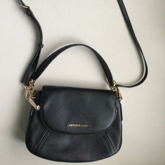 Michael Kors Bag NWT ARIA Shoulder Bag Black - Picture 1 of 9